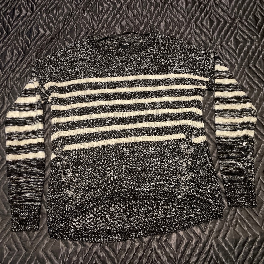 NWOT Rue 21 Sweater size Medium